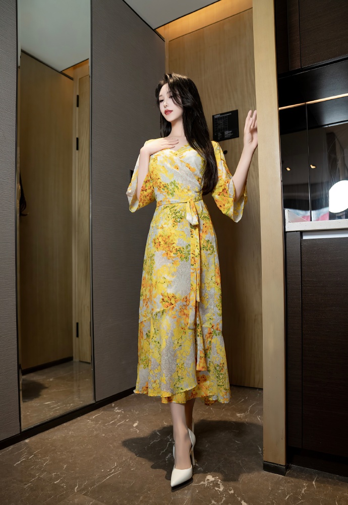 公寓春光 封面
